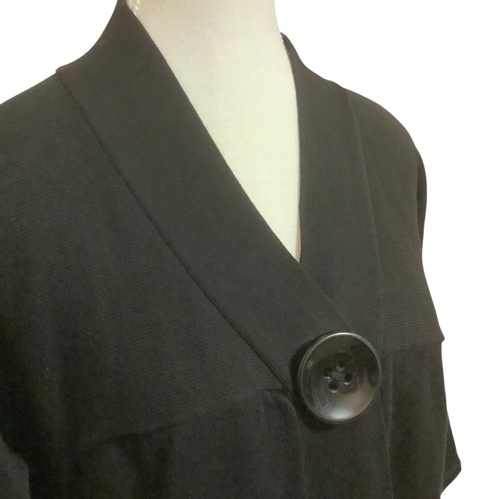 LISA INTERNATIONAL BLACK COTTON V-NECK/ 3/4 SLEEVE/ LARGE BUTTON SWEATER/ Size M - Picture 4 of 11